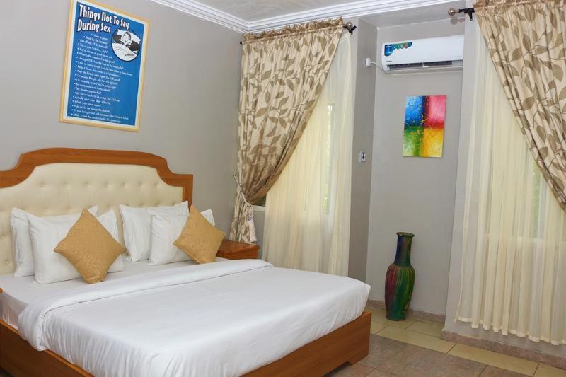 Jacaranda Suites Calabar Exterior photo